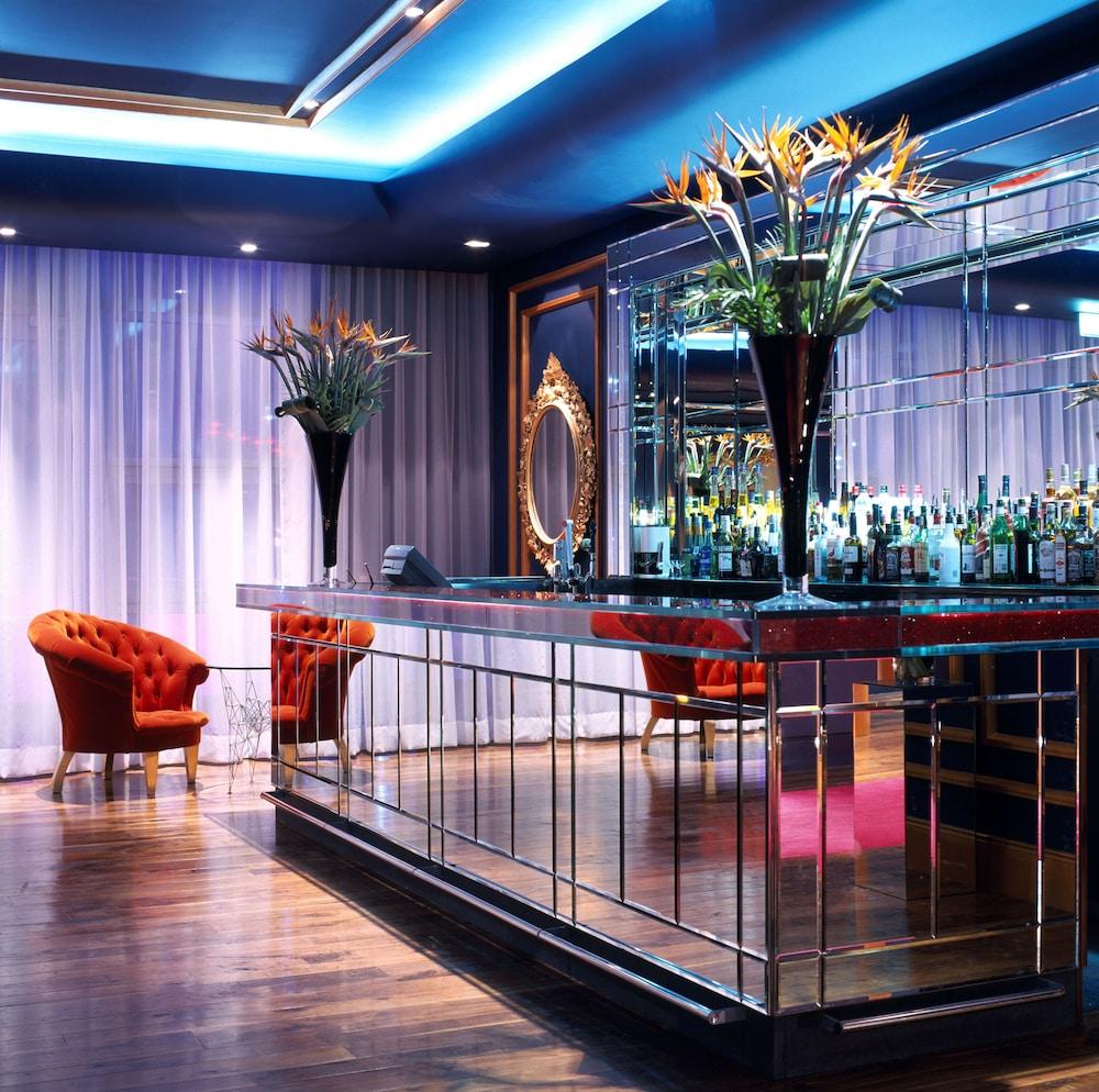 The G Hotel & Spa Galway Exterior foto The bar at the 100 Queen's Gate
