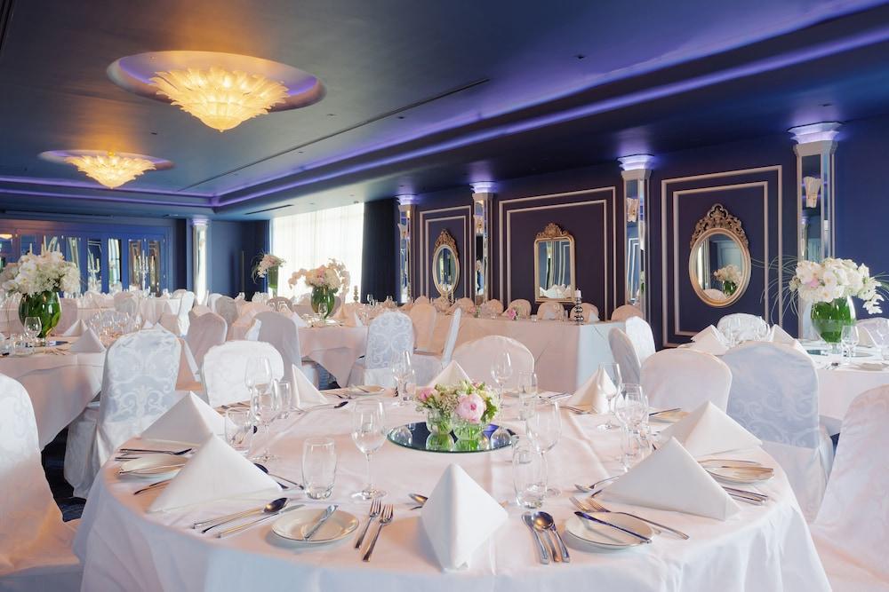 The G Hotel & Spa Galway Exterior foto The ballroom at the InterContinental Sydney