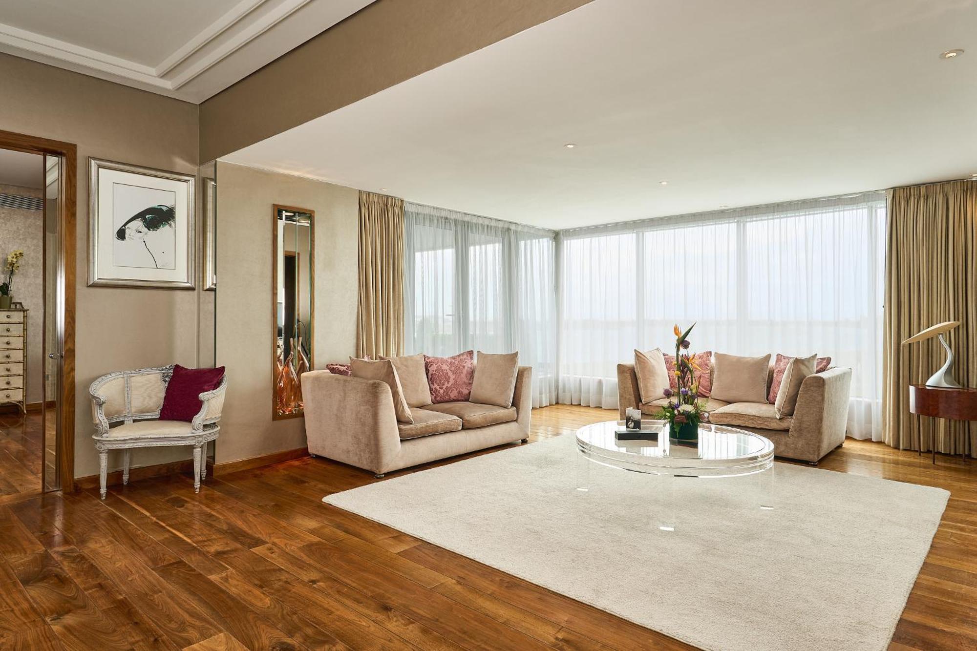 The G Hotel & Spa Galway Exterior foto A living room in a luxury apartment
